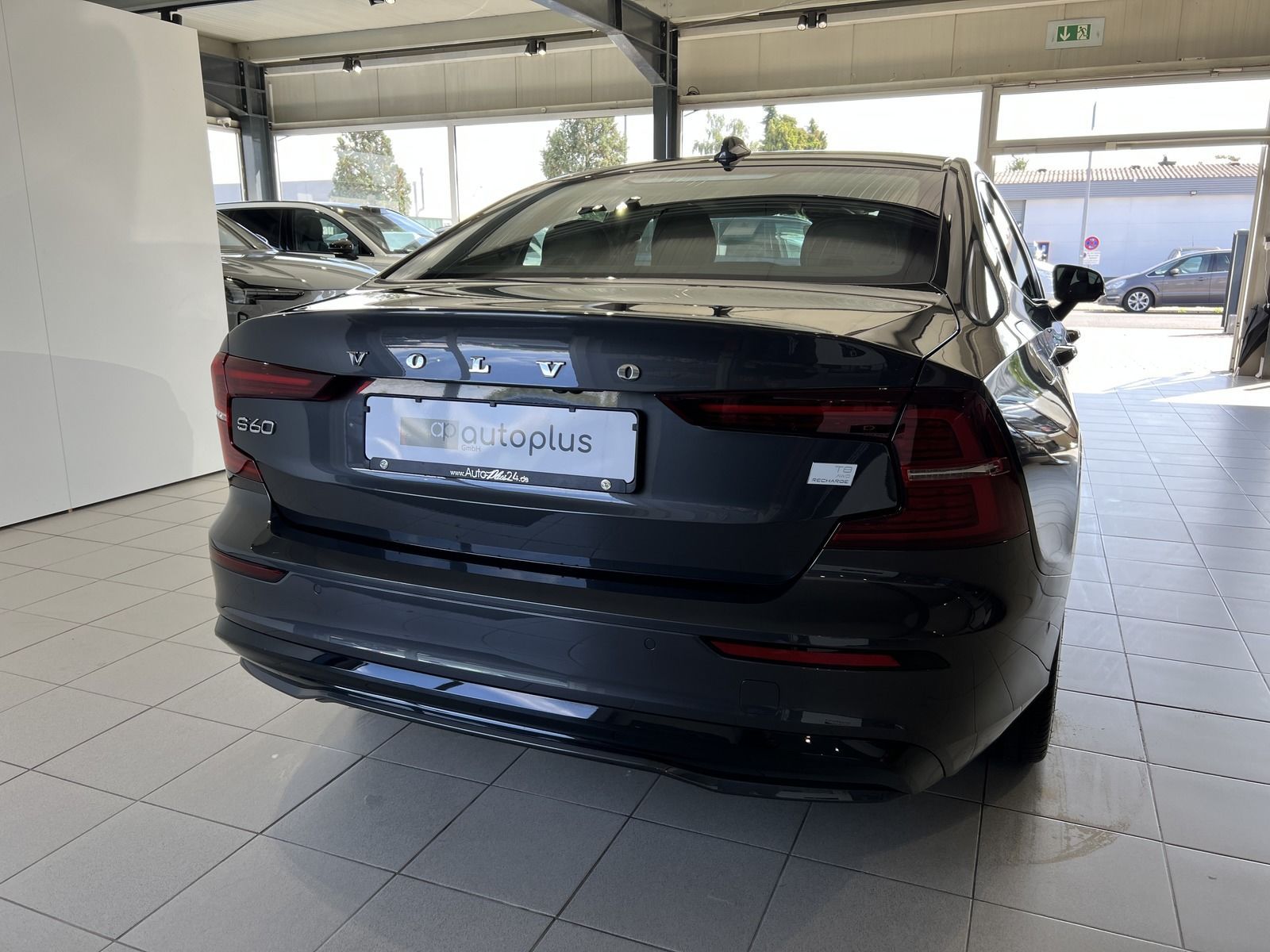 Volvo S60 T8 Ultimate Dark Recharge AWD Massage B&W