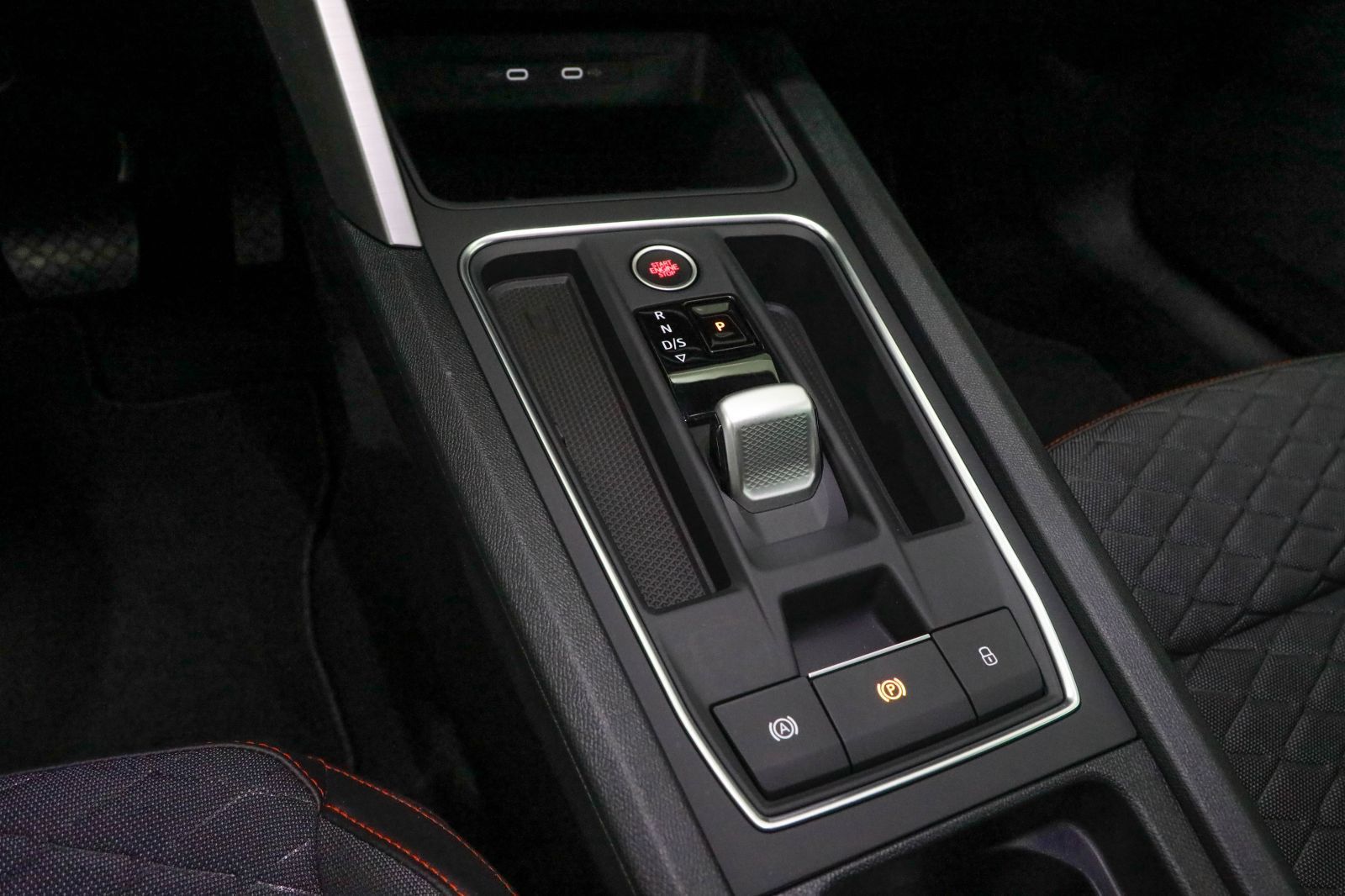 Seat Leon ST 2.0 TDI DSG FR AHK Navi Kamera ACC LED