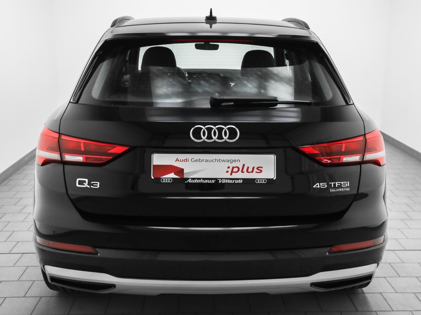 Audi Q3 45 TFSI quattro advanced - Samsaru's Car Outlet