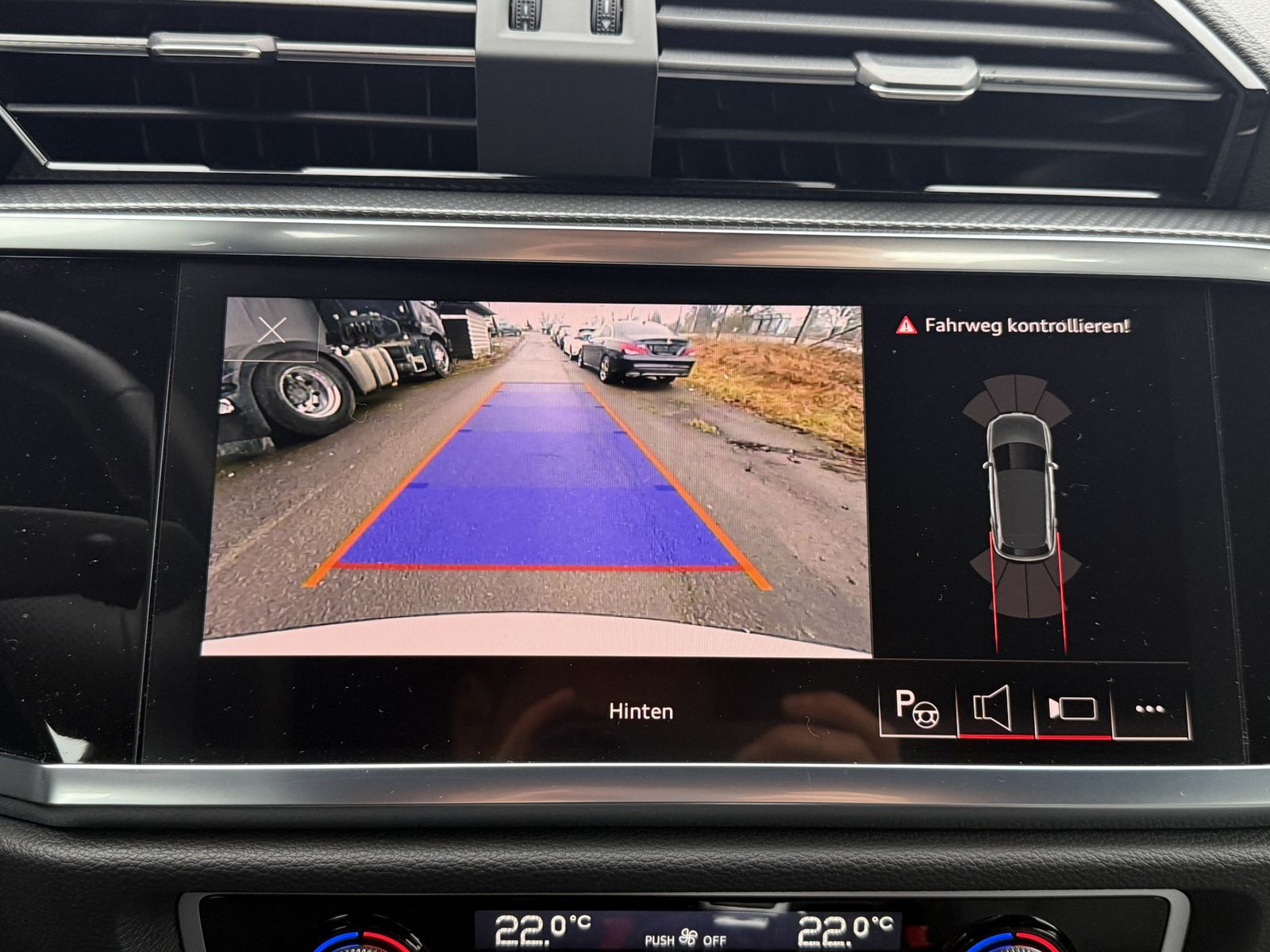 Audi Q3 45 S line - Samsaru's Car Outlet