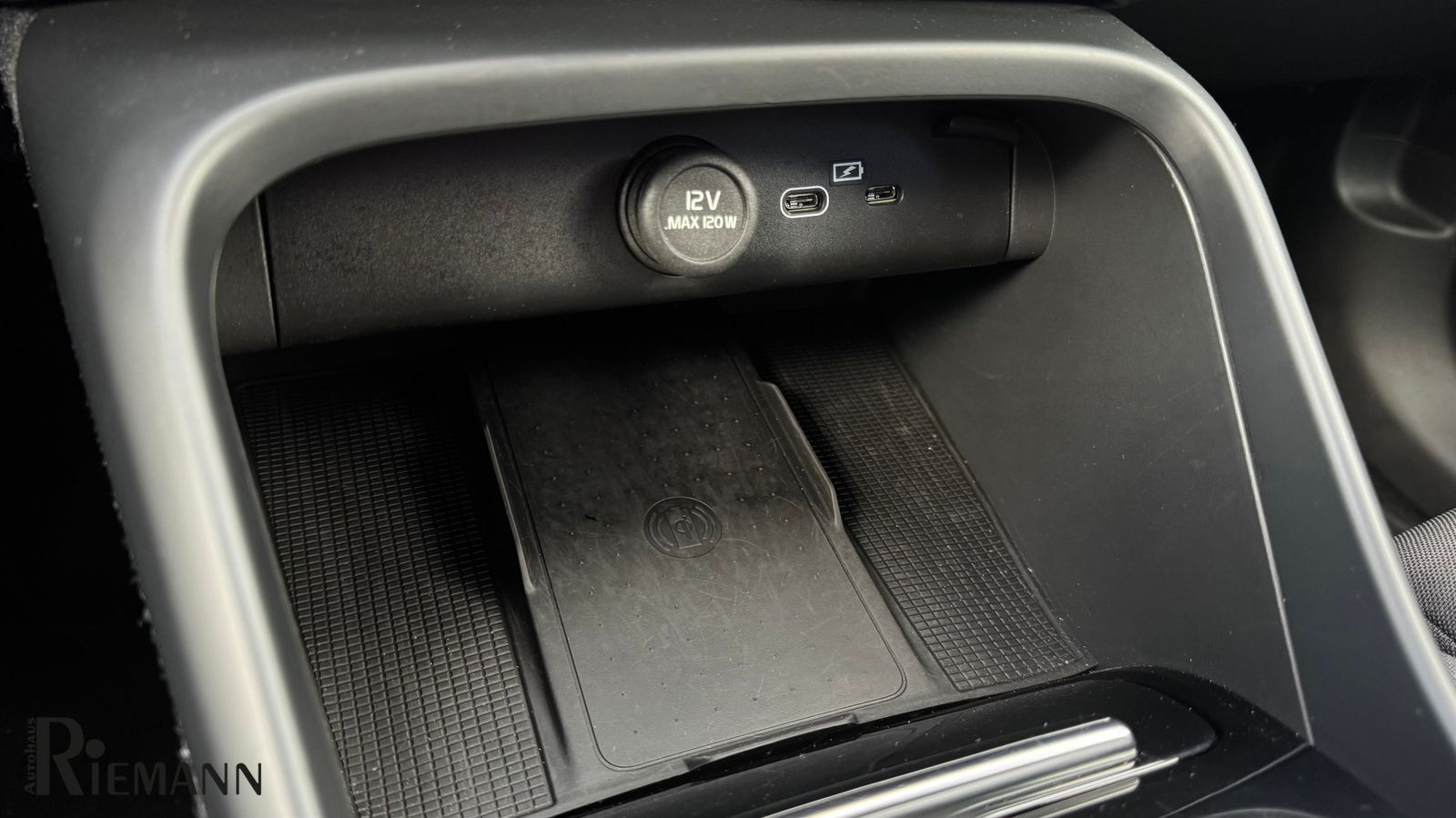 Volvo XC40 Recharge Twin Motor Plus + Winter-Paket