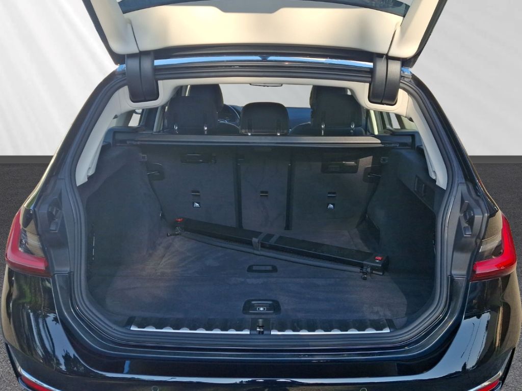BMW 320 d Touring Luxury Line - Samsaru's Car Outlet