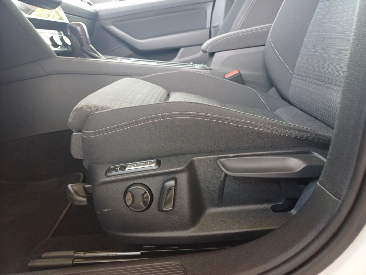 Volkswagen Passat 2.0 TSI Business - Samsaru's Car Outlet