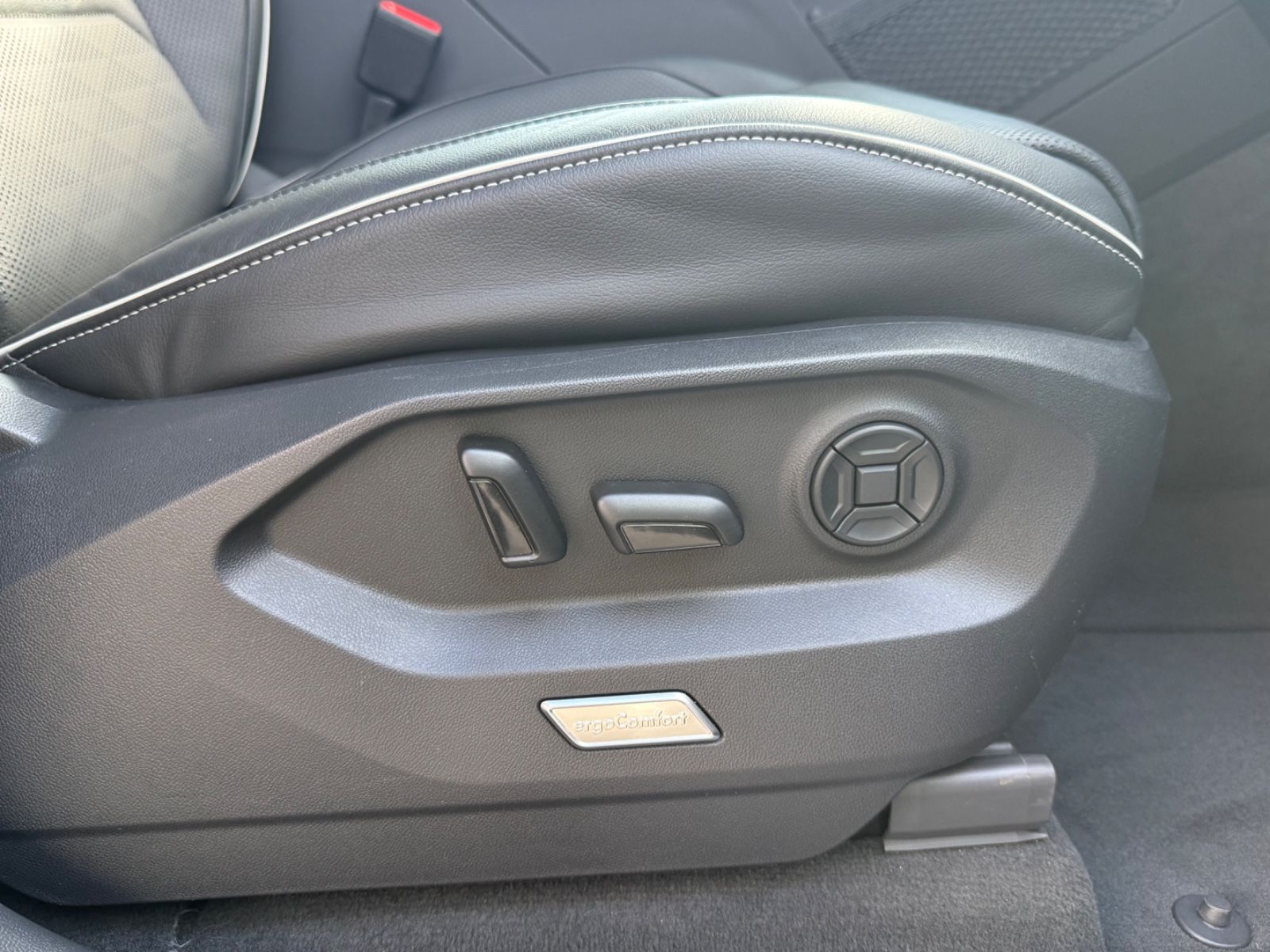 Volkswagen Touareg TDI Luft ACC Stdhzg AHK Pano Allradlenk