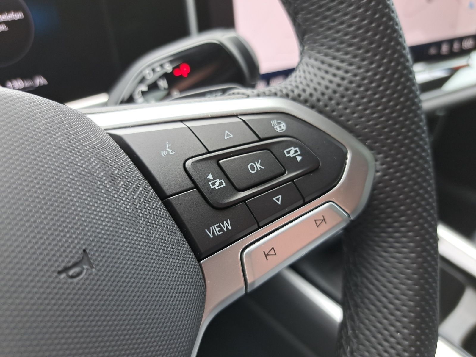 Volkswagen Passat Var. R-Line 1.5 eHybrid DSG AHK PANO 3,99
