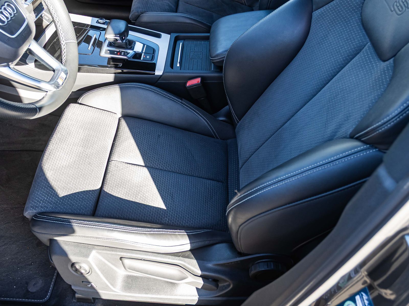 Audi Q5 S line 55TFSIe qu Navi Matrix Standklima ACC