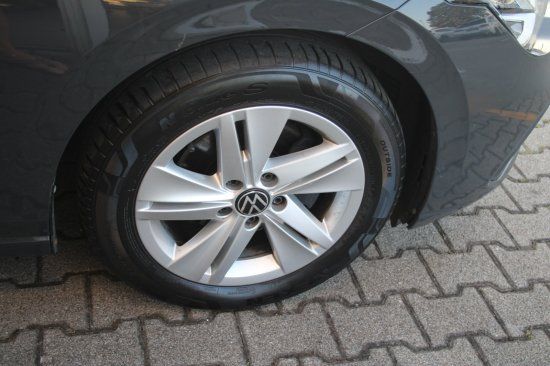 Volkswagen Golf VIII Variant 1.5 eTSI Life DSG - Samsaru's Car Outlet