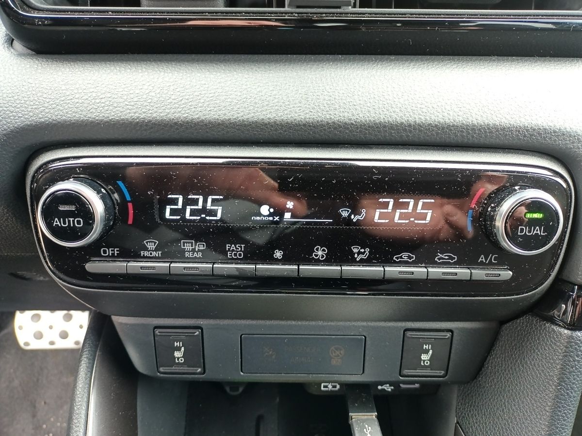 Toyota Yaris 1.5 Hybrid GR SPORT*CARPLAY+LED+KLIMA+PDC+
