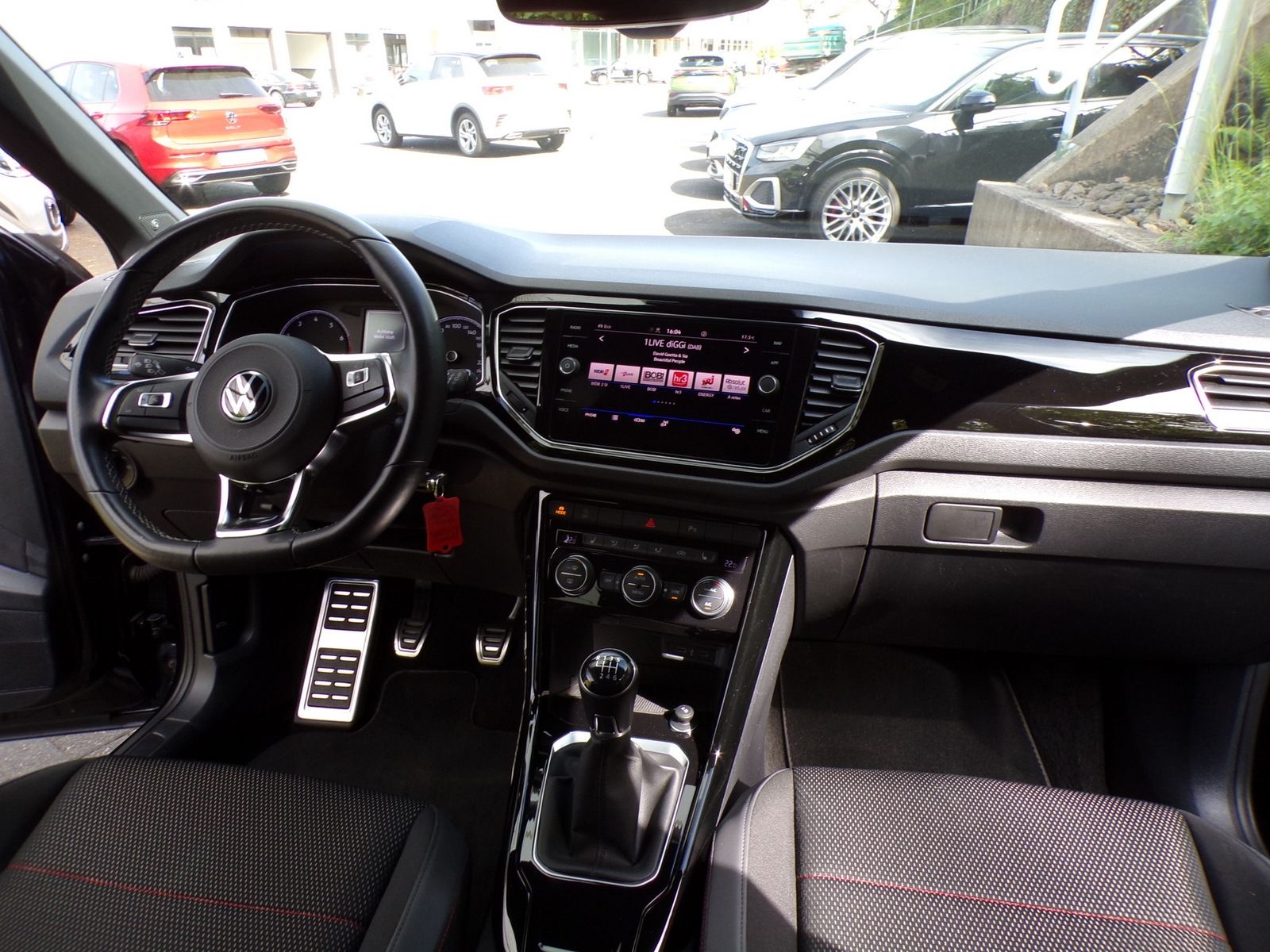 Volkswagen T-ROC 1.5 TSI SPORT - Samsaru's Car Outlet