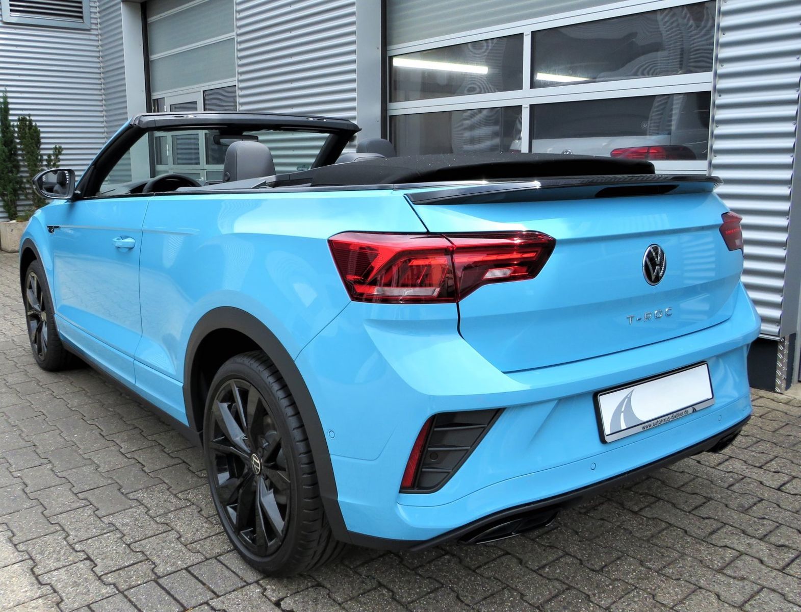 Volkswagen T-Roc 1.5 TSI DSG R-Line - Samsaru's Car Outlet
