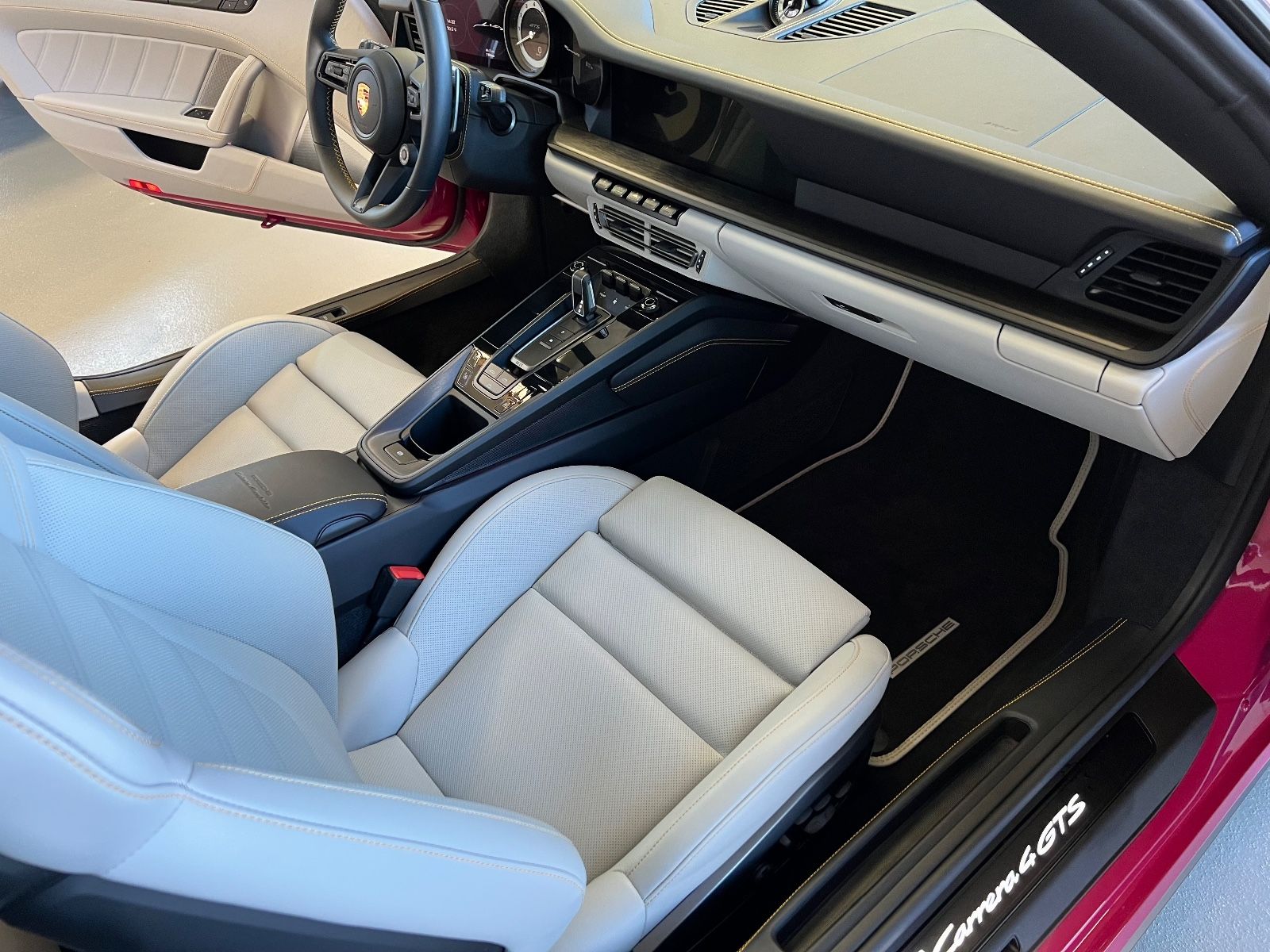 Porsche 992.1  4 GTS CABRIO PTS  LIFT HAL PCCB ExcManu