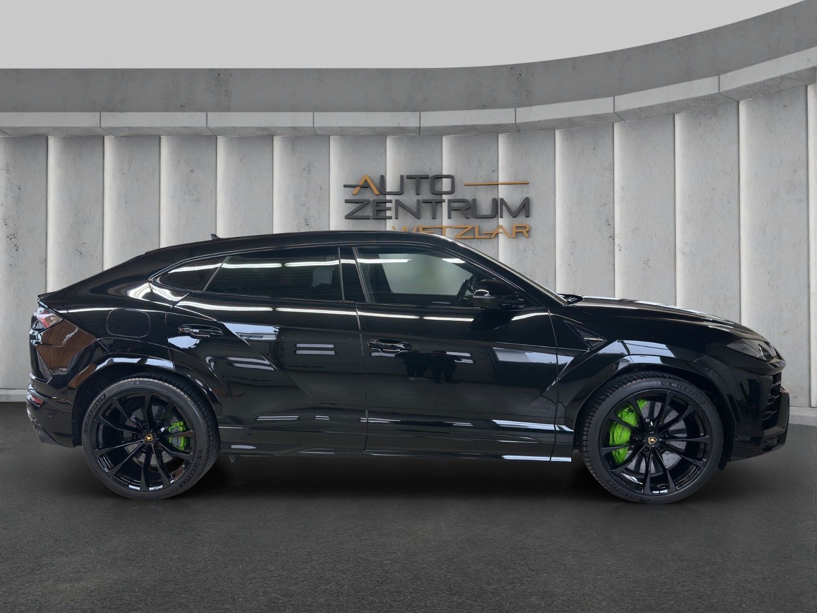 Lamborghini Urus 4.0 V8 - Samsaru's Car Outlet