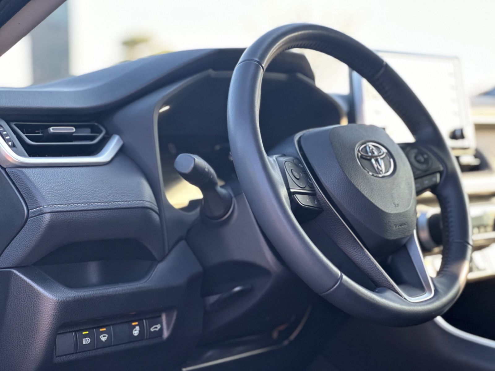 Toyota Hybrid 4x2 Club - Samsaru's Car Outlet