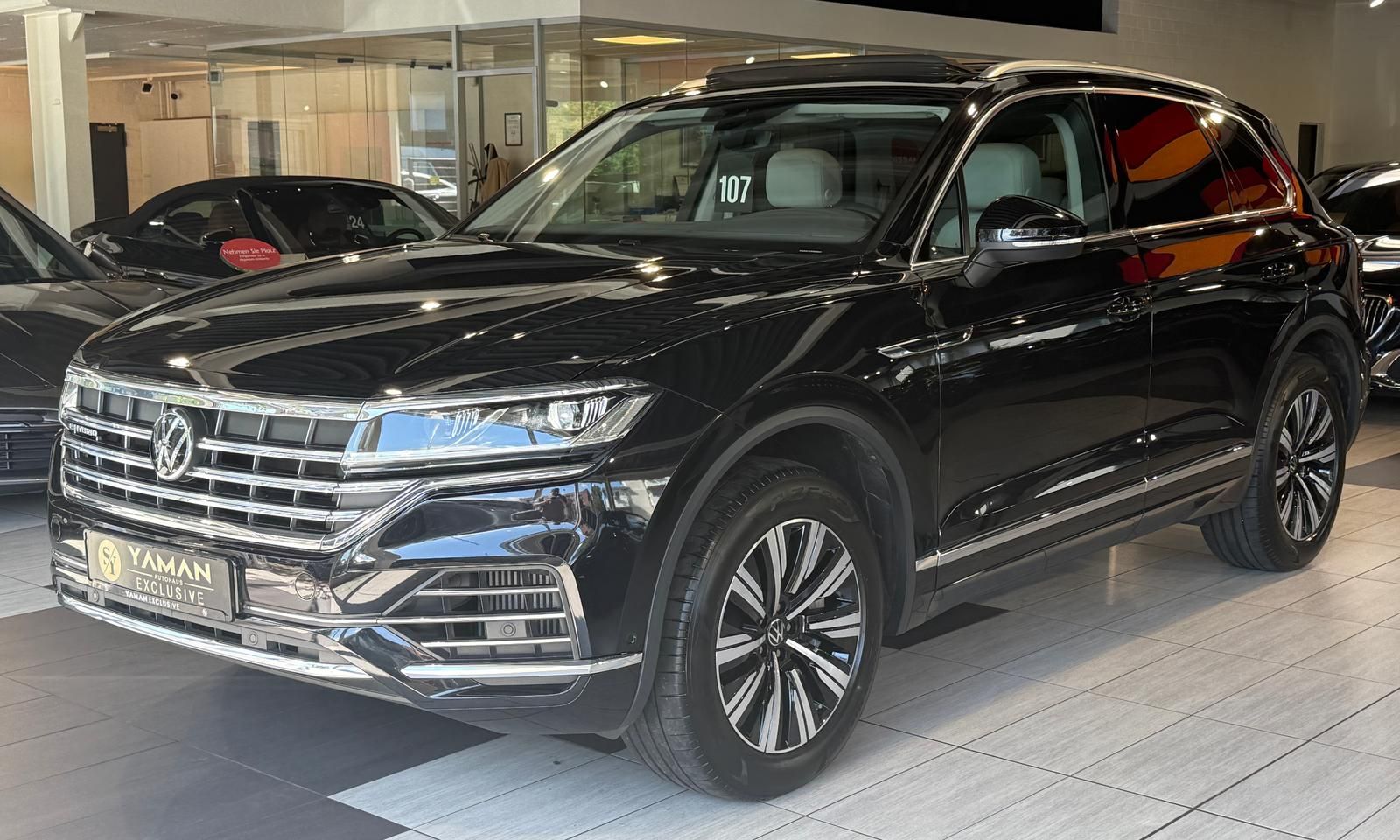 Volkswagen Touareg Elegance 4Motion eHybrid - Samsaru's Car Outlet