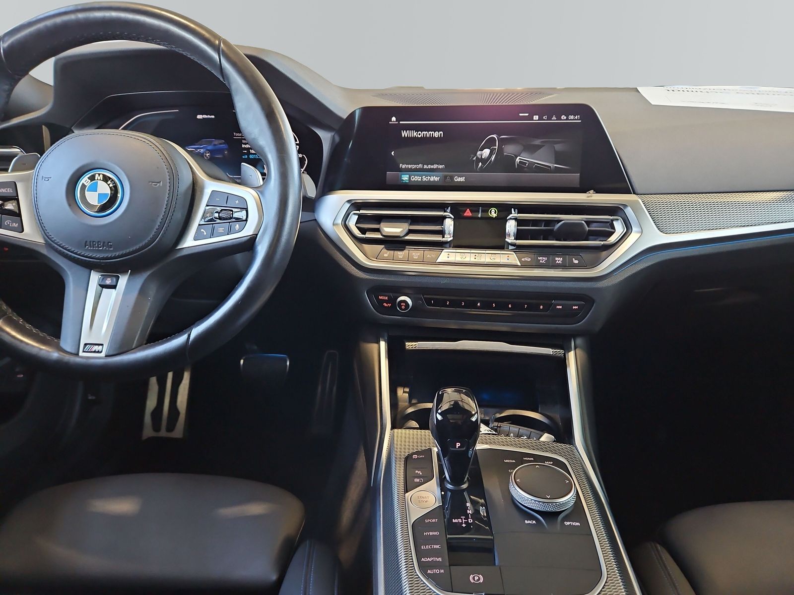 BMW 330e xDrive Touring M Sportpaket - Samsaru's Car Outlet