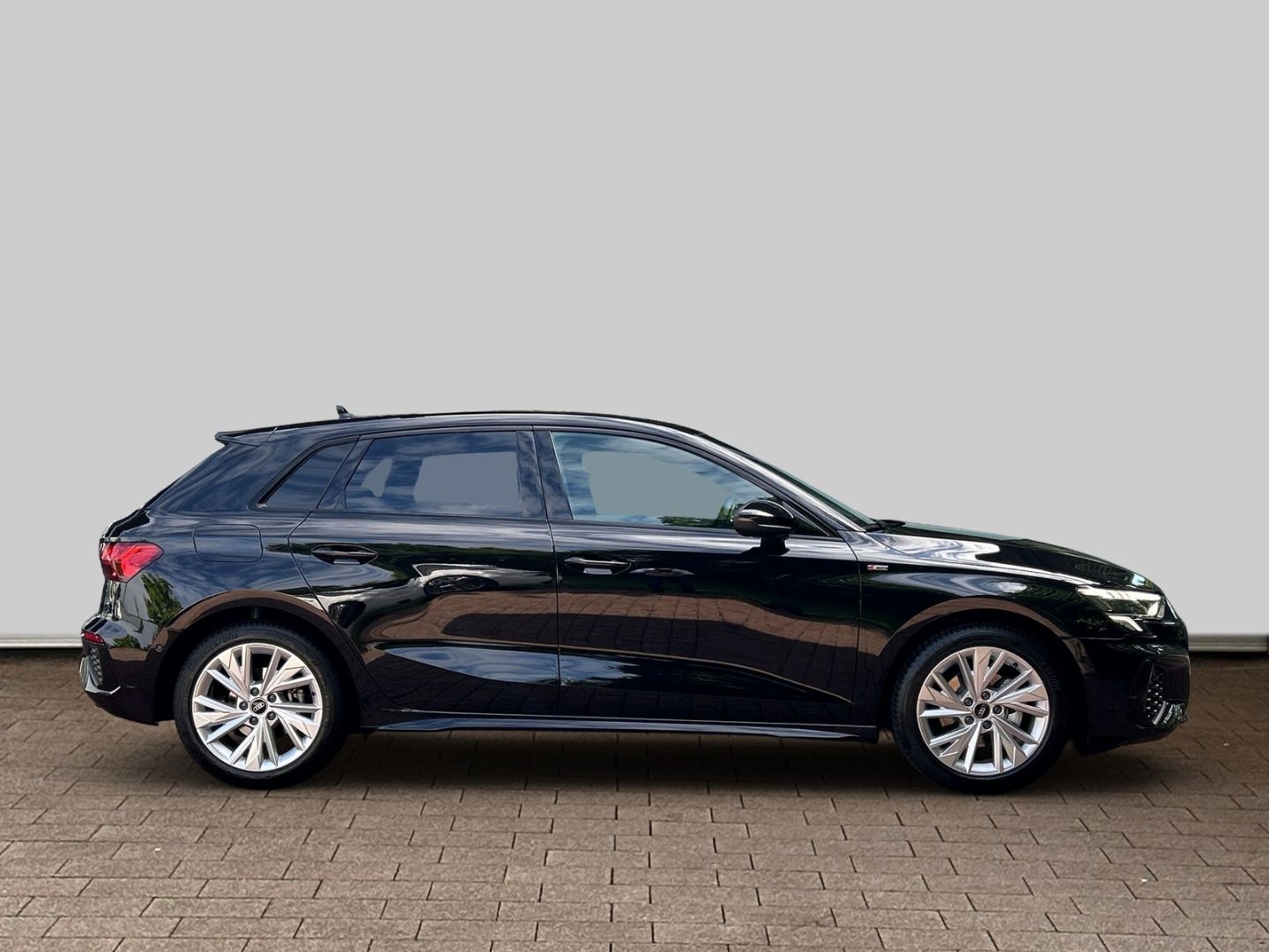 Audi A3 Sportback 35 TFSI S-tronic S-LINE - Samsaru's Car Outlet