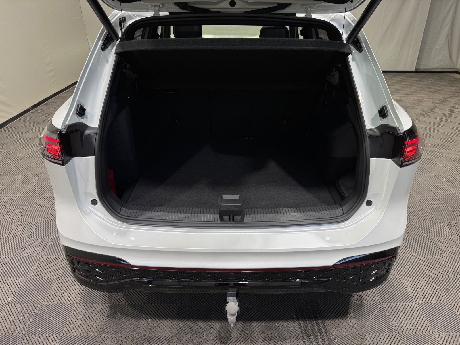 Volkswagen Tiguan R-Line 1.5 TSI eHybrid | MATRIX NAVI PANO