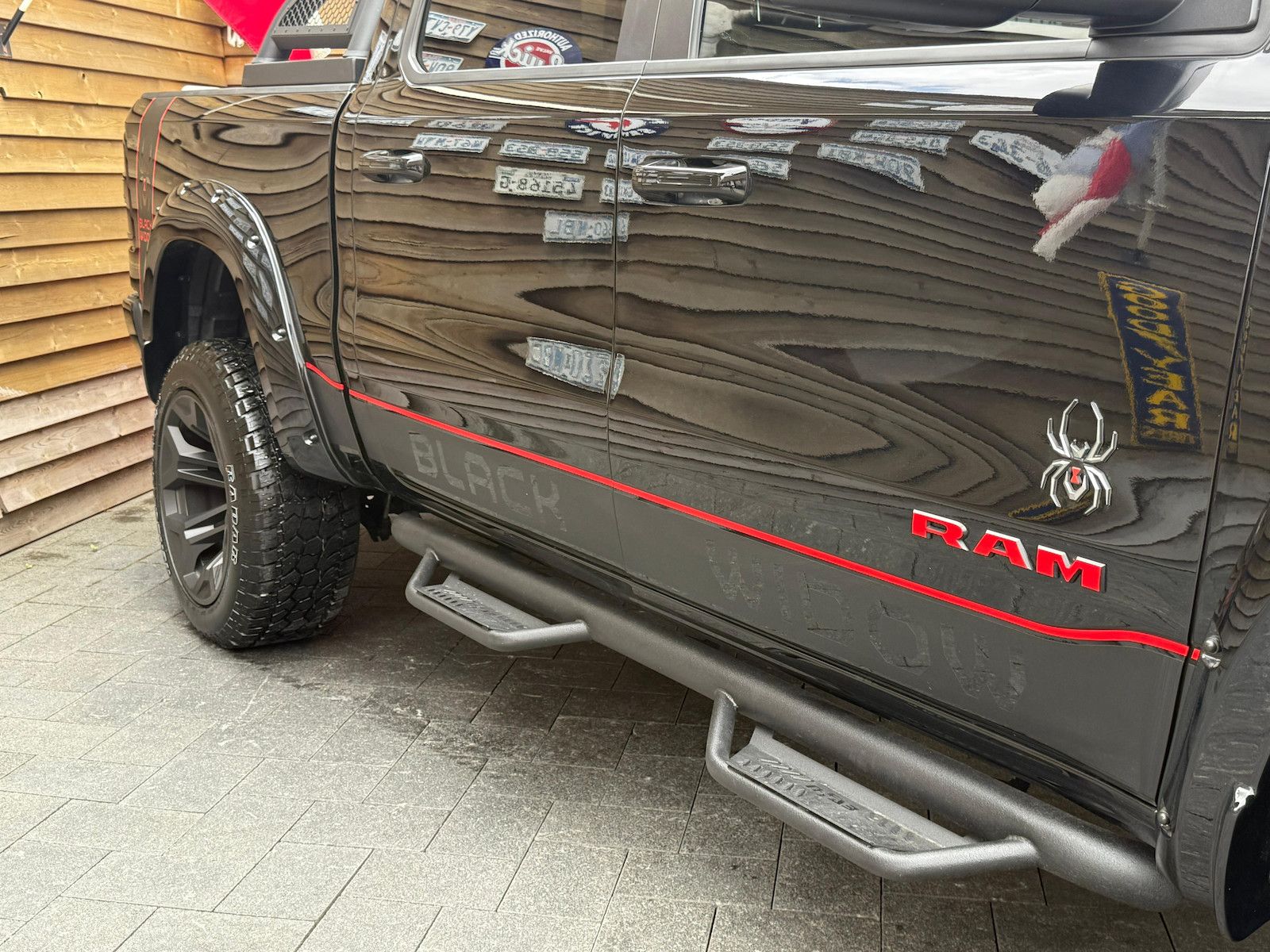 Dodge RAM 1500 6´´ BLACK WIDOW 5.7L 12´´ LED