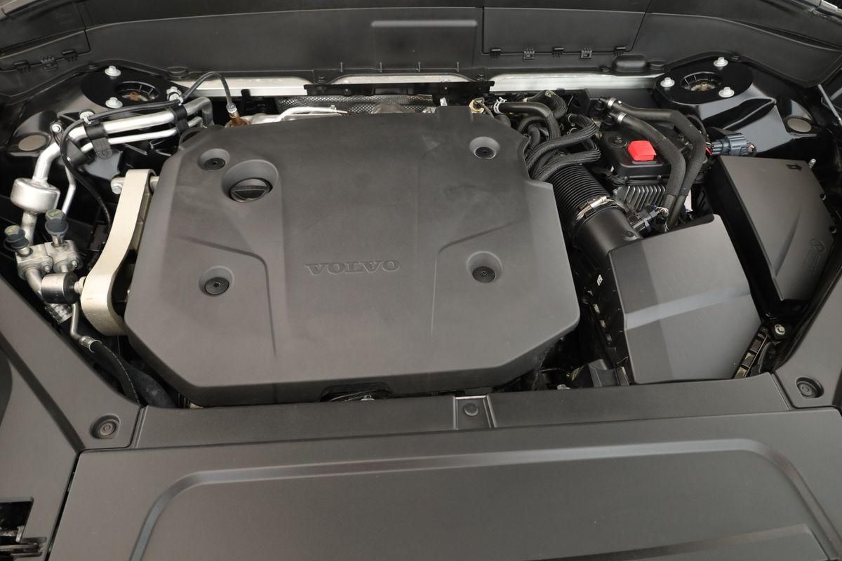 Volvo XC90 B5 AWD Plus Bright 7S LED Pano Navi AHK 22"