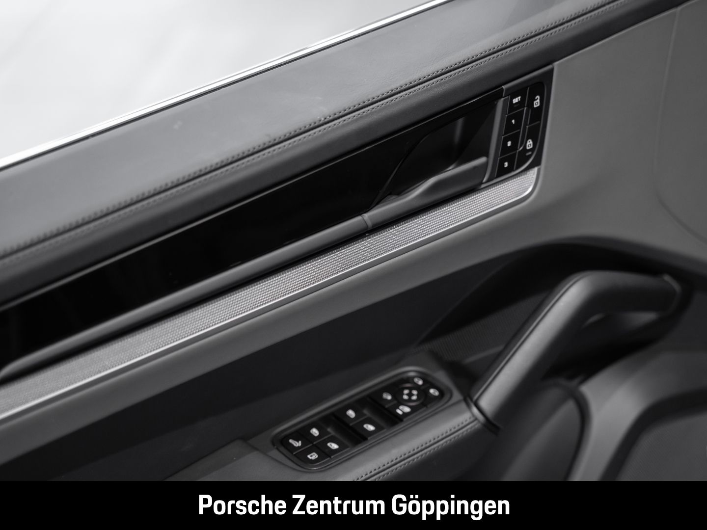 Porsche Cayenne E-Hybrid Coupe LED-Matrix Panoramadach