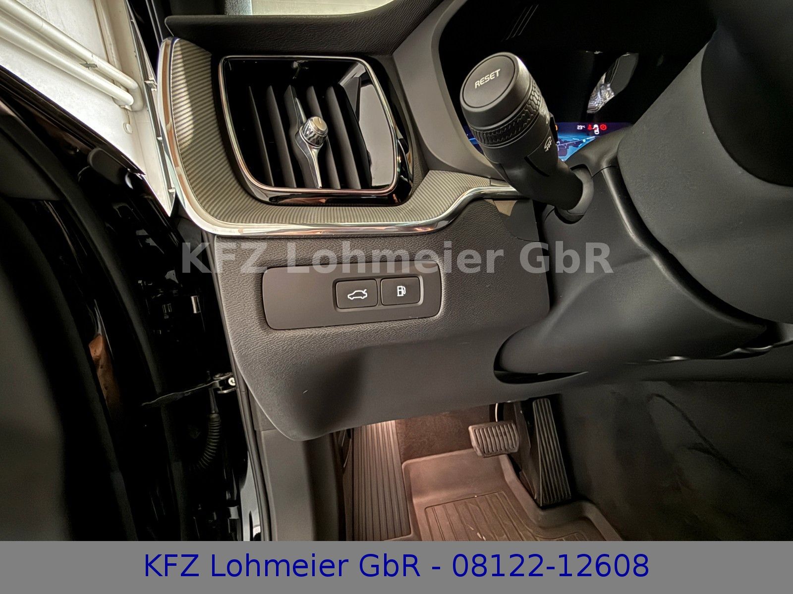 Volvo XC60 R Design Recharge Plug-In Hybrid AWD *Voll*