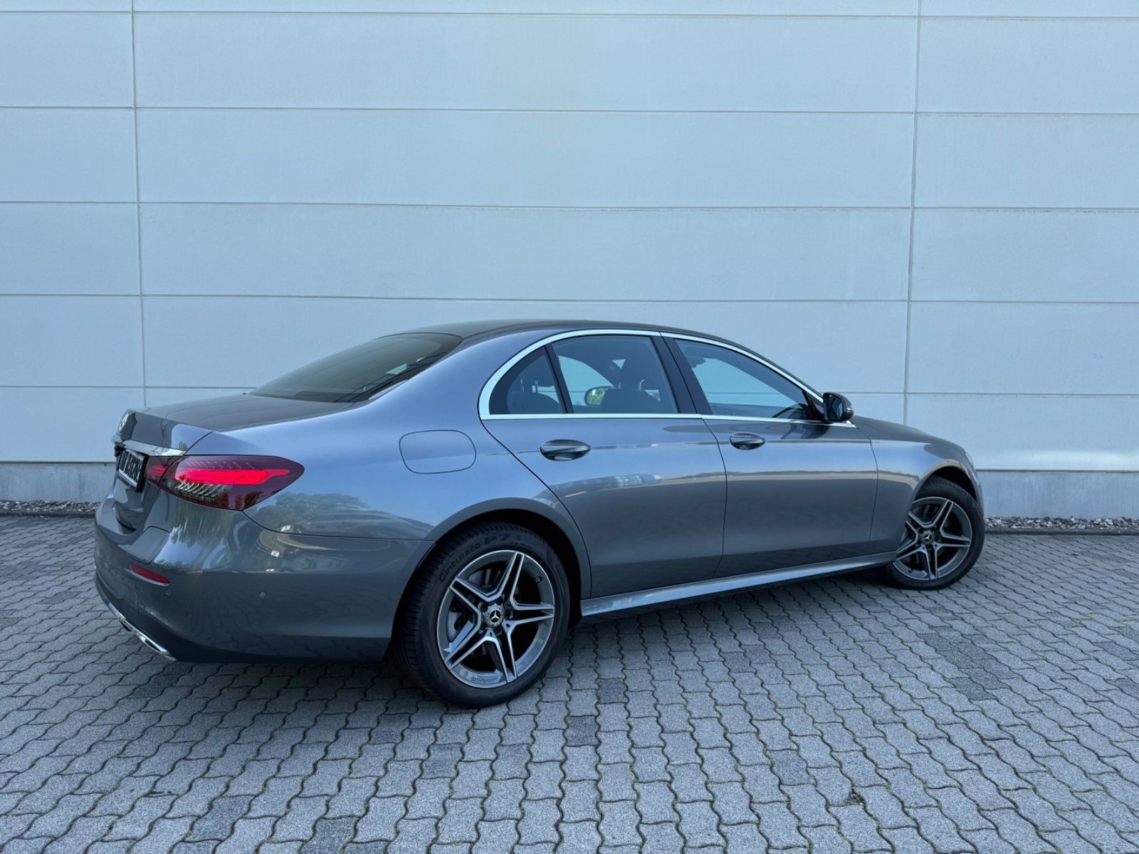 Mercedes-Benz E 300e AMG-Paket - Samsaru's Car Outlet