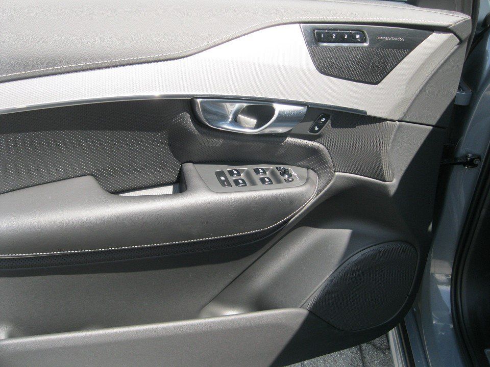 Volvo XC90 B6 Benzin R-Design - Samsaru's Car Outlet