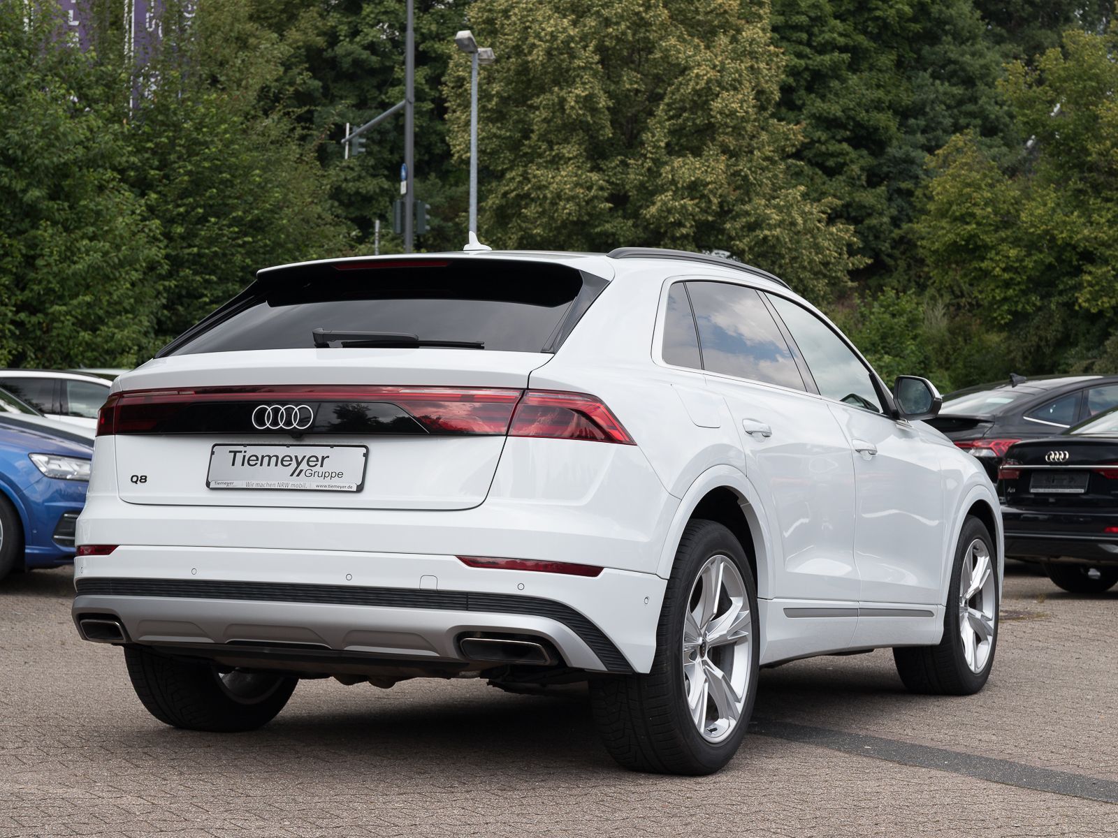 Audi Q8 55 TFSIe Q S LINE - Samsaru's Car Outlet