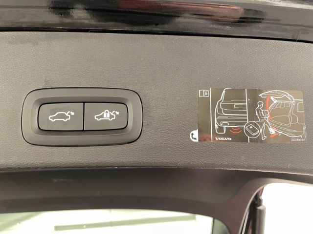 Volvo XC40 T3 Momentum Pro Automatik LED Navi Pano PDC