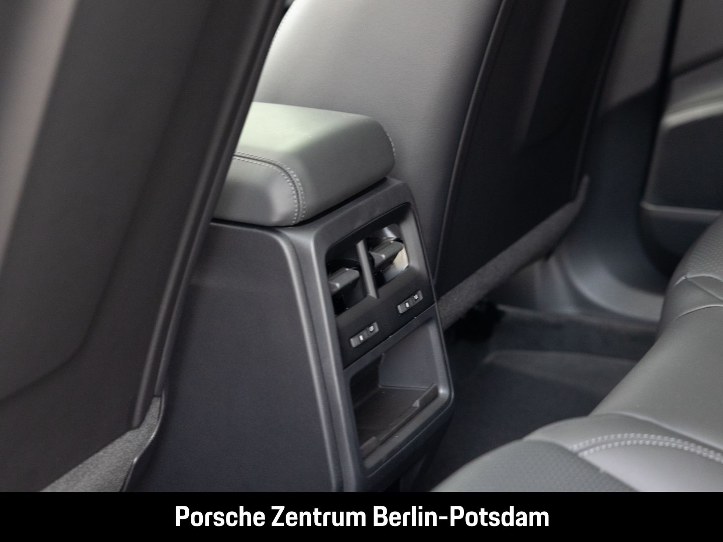 Porsche Macan - Samsaru's Car Outlet