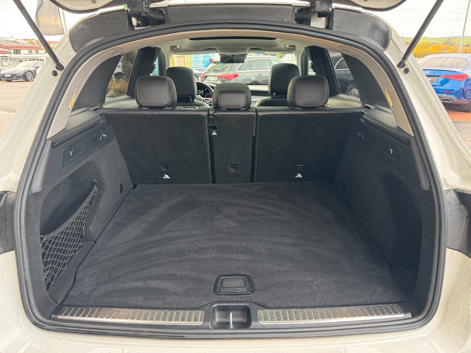 Mercedes-Benz GLC 200 4M AMG+Pano+Distr+StandH+AHK+360+HUD