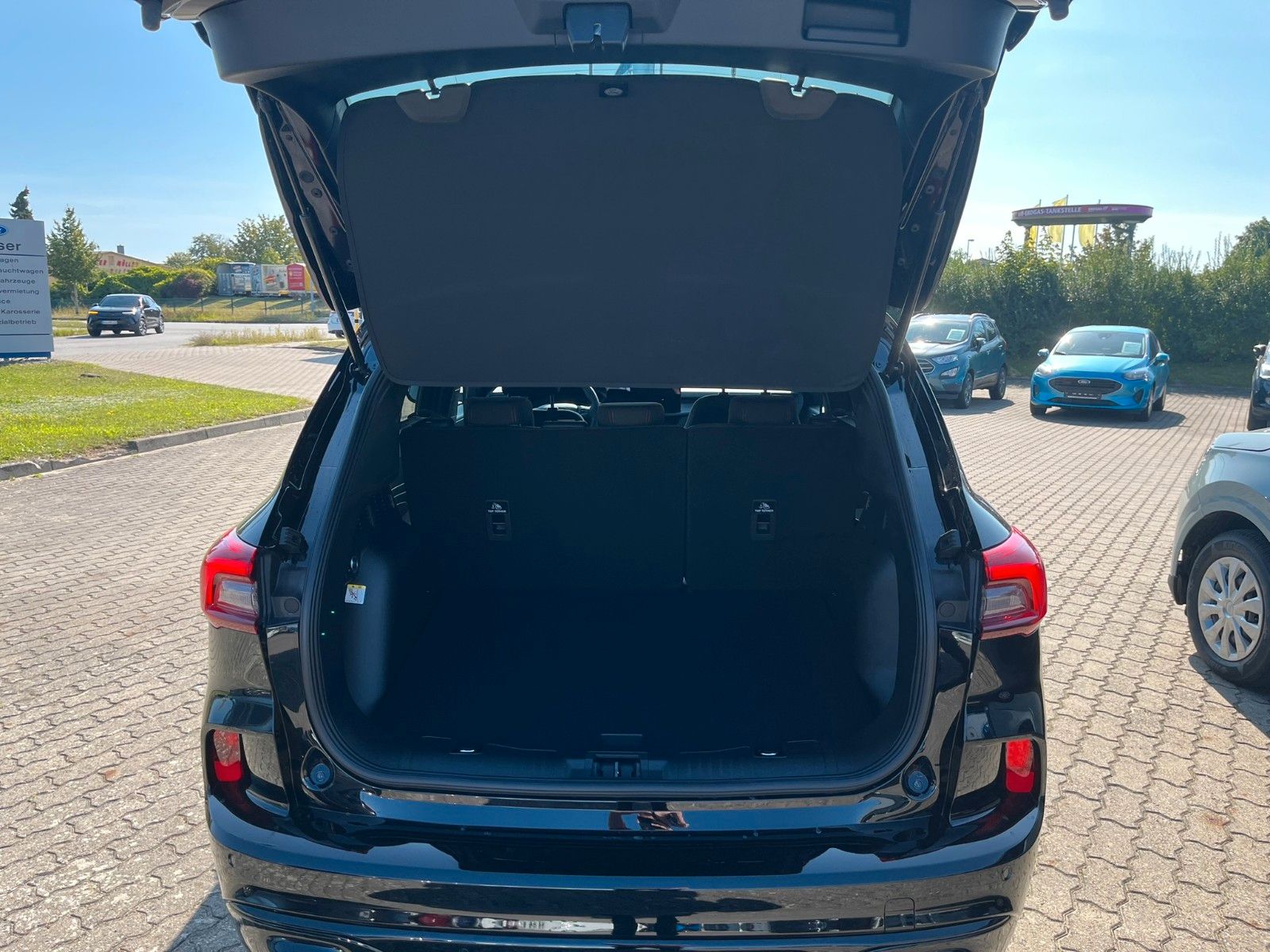 Ford Kuga ST-Line 2.5 FHEV 4x4 - Samsaru's Car Outlet