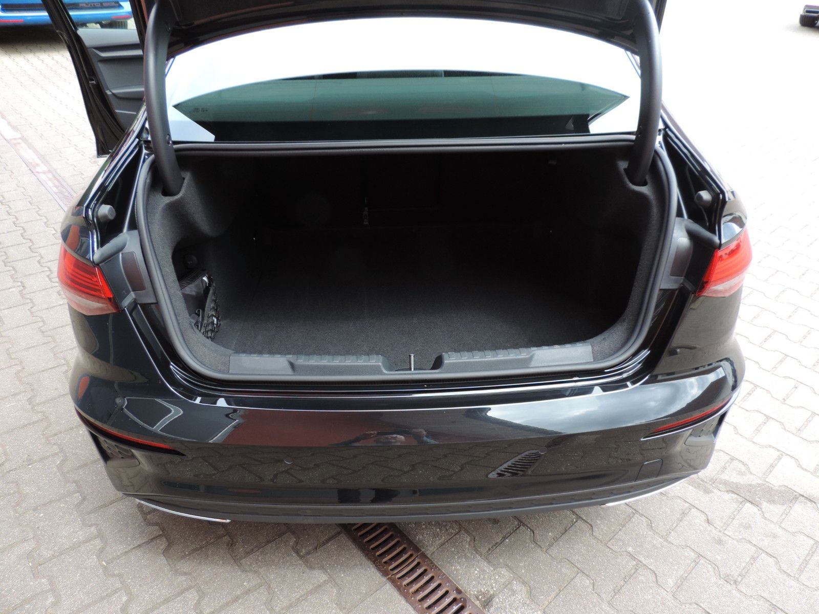 Audi A3 Limousine 40 TFSI quattro S line - Samsaru's Car Outlet