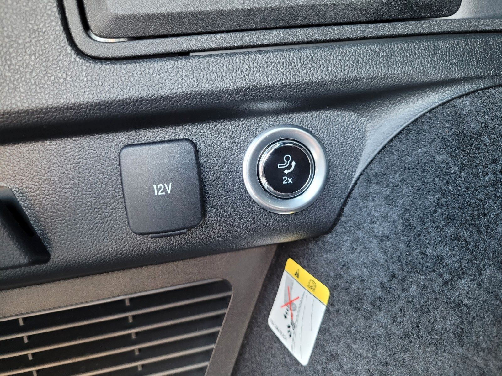Ford Kuga Plug-In Hybrid ST-Line X - Samsaru's Car Outlet