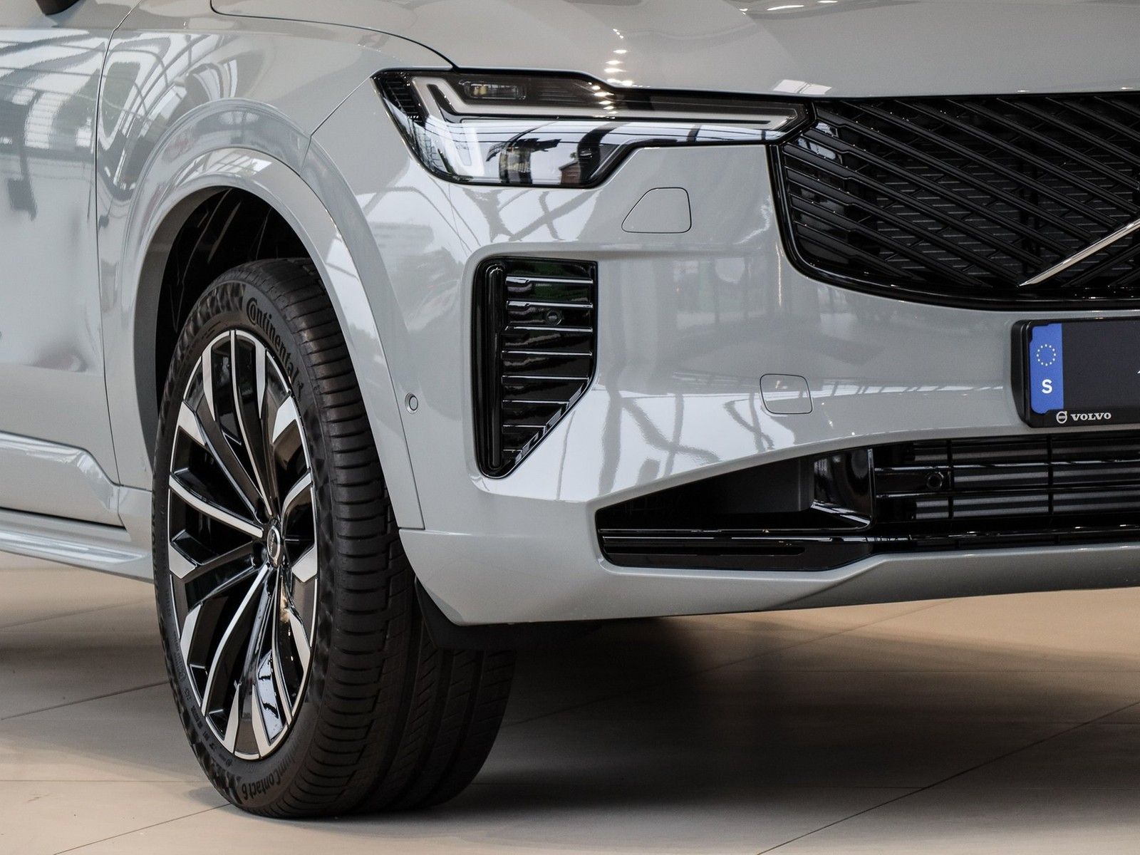 Volvo XC90 T8 AWD Recharge Reskin Ultra Dark NP:102.60