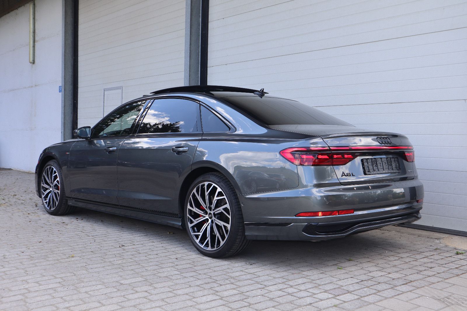 Audi A8L 60 TFSI V8 lang exclusive - Samsaru's Car Outlet