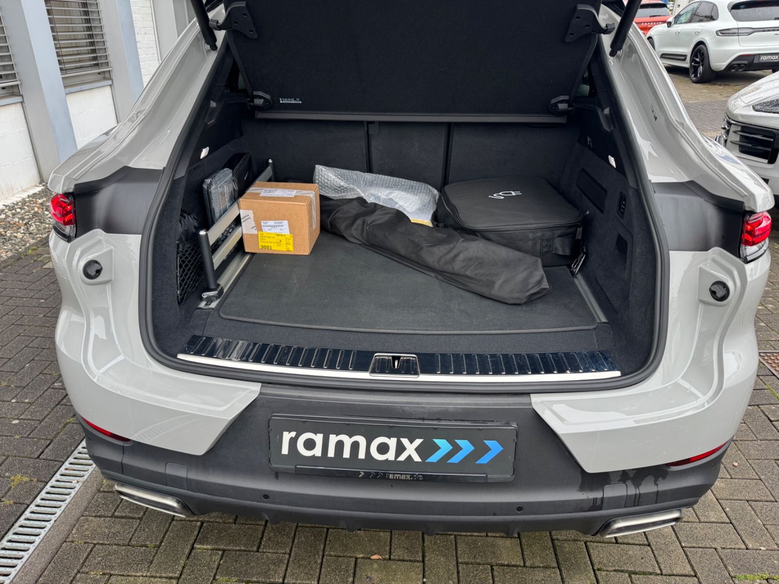 Porsche E-Hybrid Coupé INNODRIVE-LUFTF-PANO-MASSAGE-VOLL