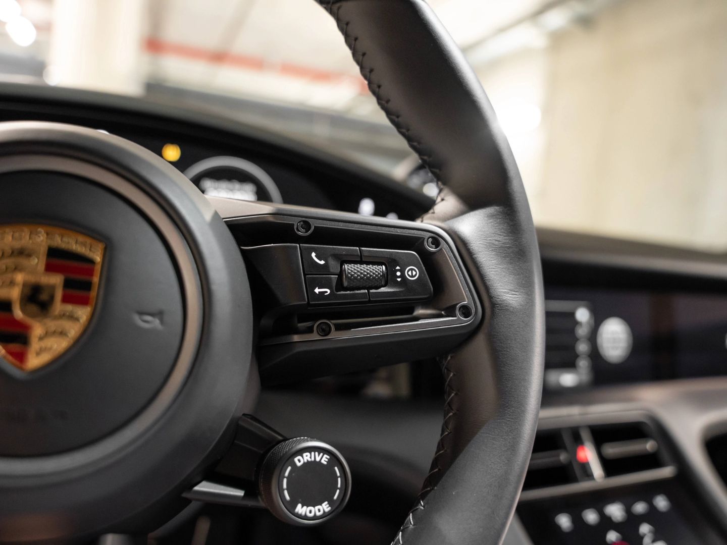 Porsche Taycan Turbo S Cross Turismo HeadUp InnoDrive