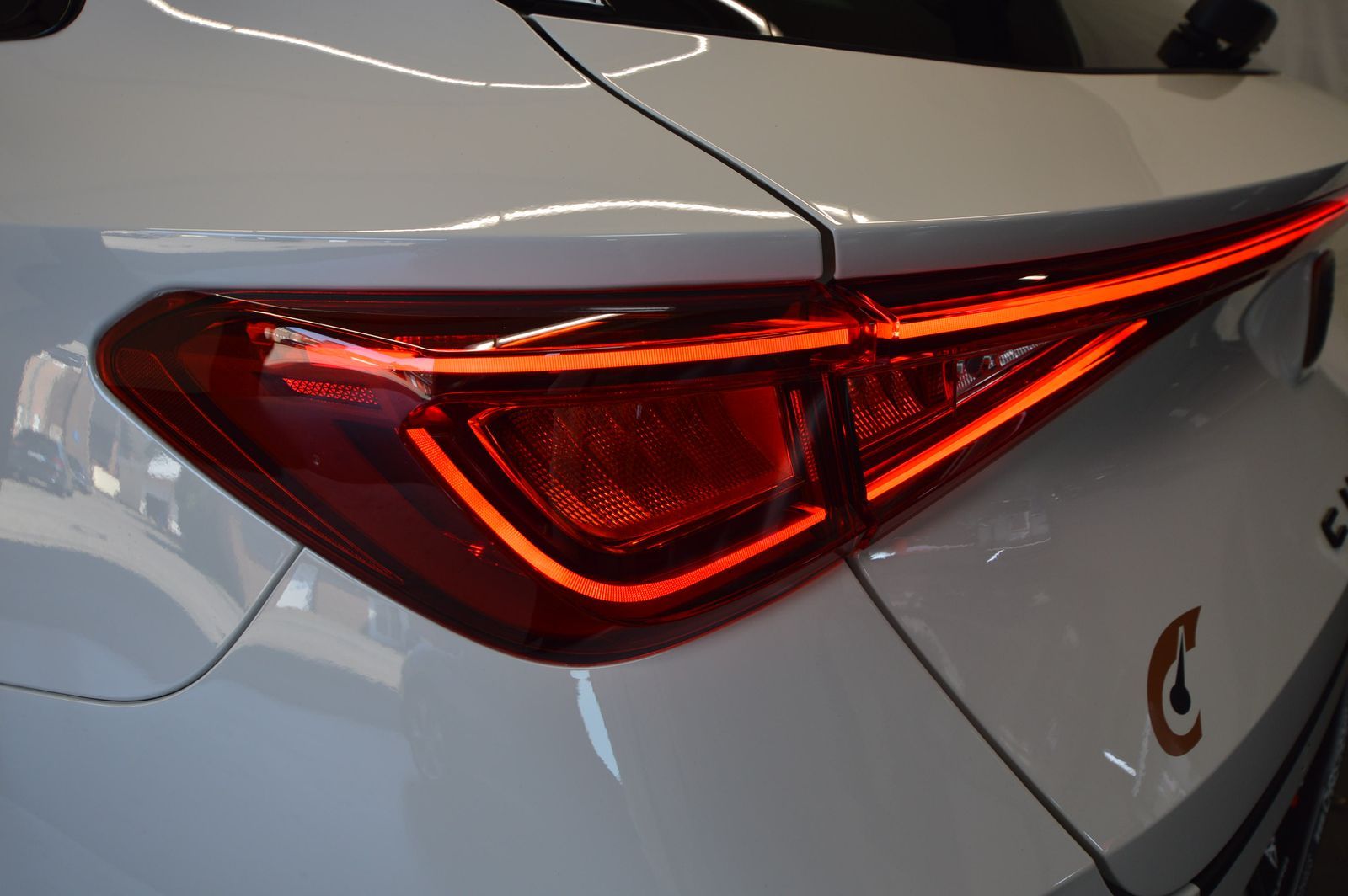 Cupra Leon Sportstourer VZ e-Hybrid - Samsaru's Car Outlet