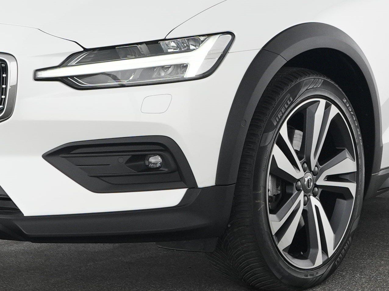 Volvo V60 CC B4 AWD Ultimate SONDERFINANZIERUNG 1,99%*