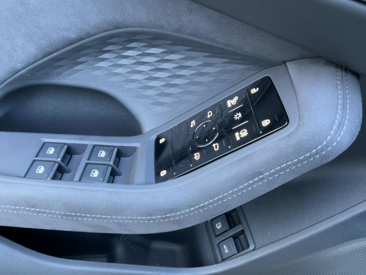 Audi A5 Avant e-hybrid 220kW S-LINE MATRIX+NAVI+ACC