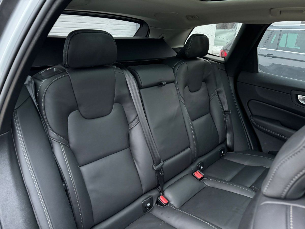 Volvo XC60 B5 AWD Ultimate Dark Luftfahrwerk Bowers &