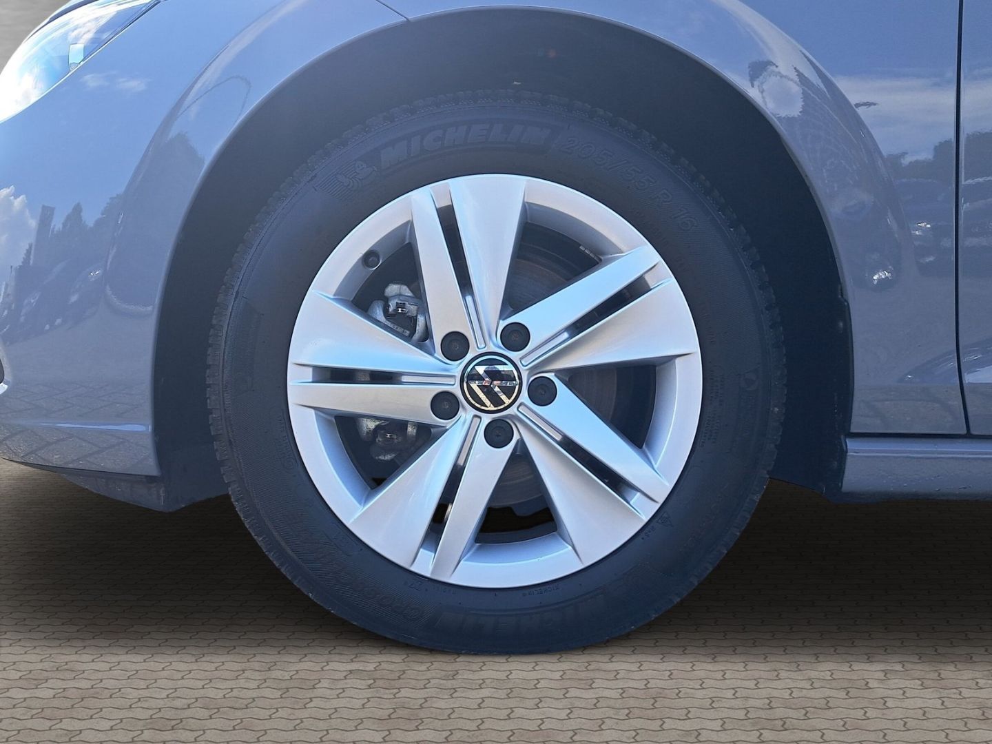 Volkswagen Golf VIII 1.5 TSI Life - Samsaru's Car Outlet