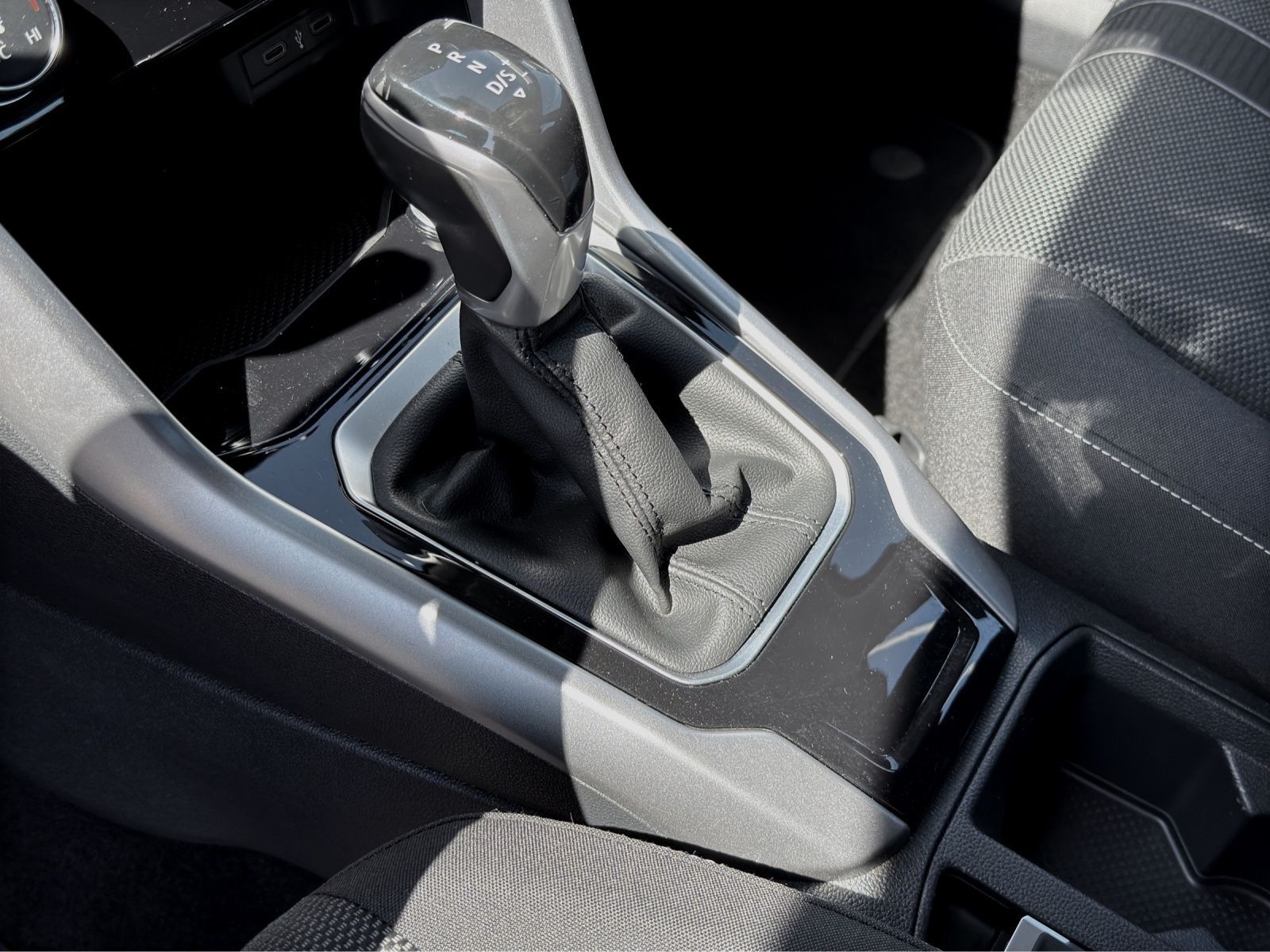 Volkswagen T-Roc 1.5 TSI DSG LIFE - Samsaru's Car Outlet