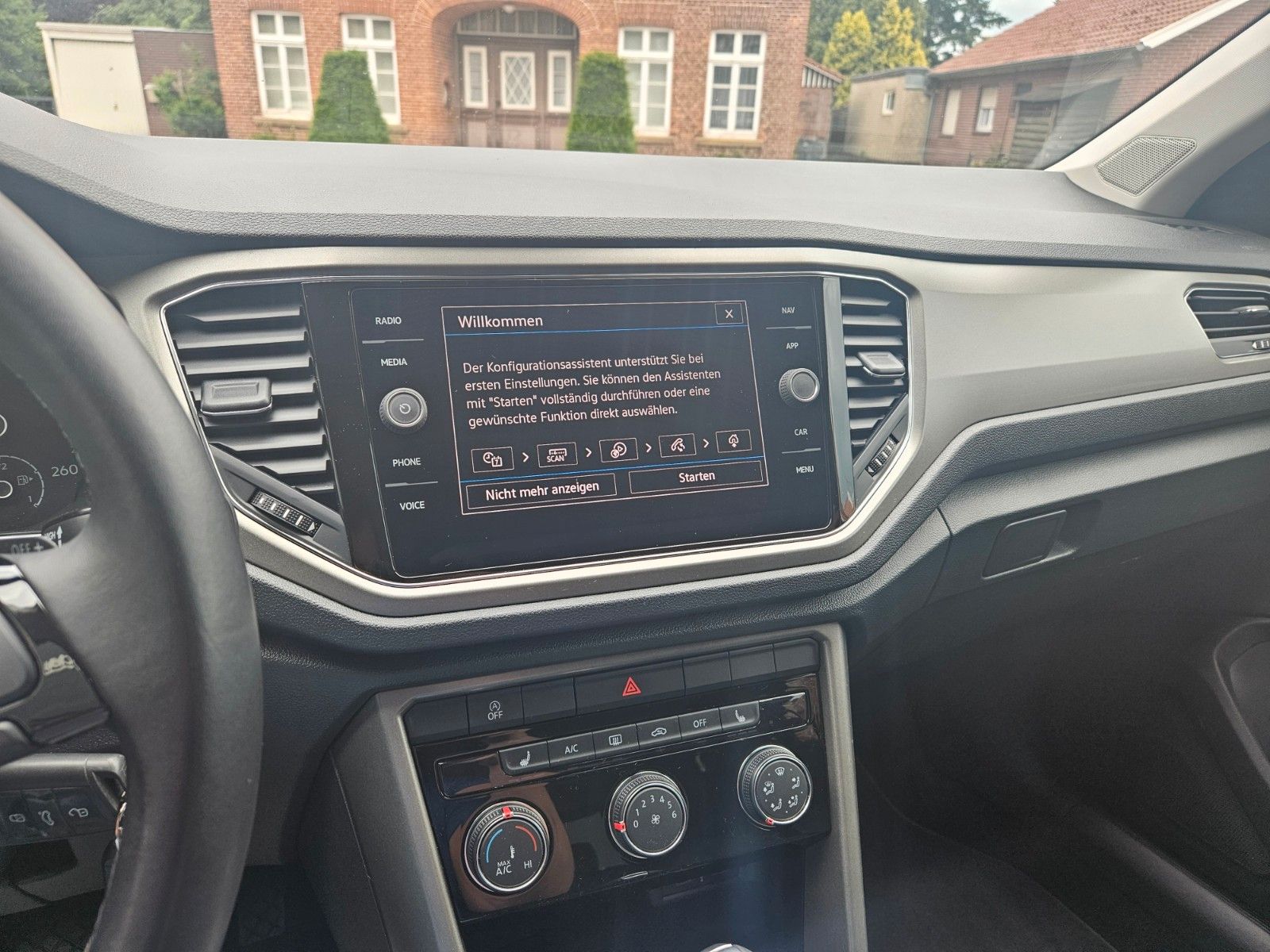 Volkswagen T-Roc 2.0 TDI Style" → "Volkswagen T-Roc 2.0 TDI Style - Samsaru's Car Outlet