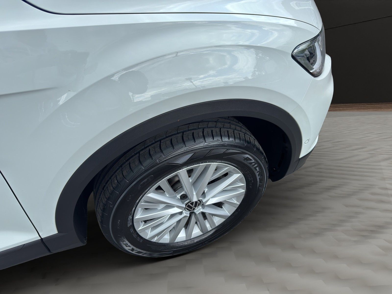 Volkswagen T-Roc 1.5TSI DSG Life - Samsaru's Car Outlet