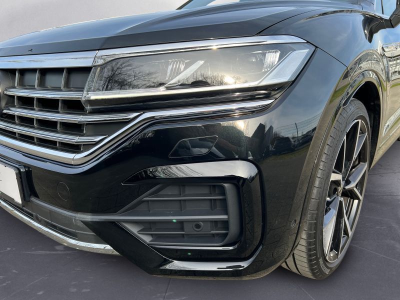 Volkswagen Touareg 3.0 TDI R-LINE - Samsaru's Car Outlet