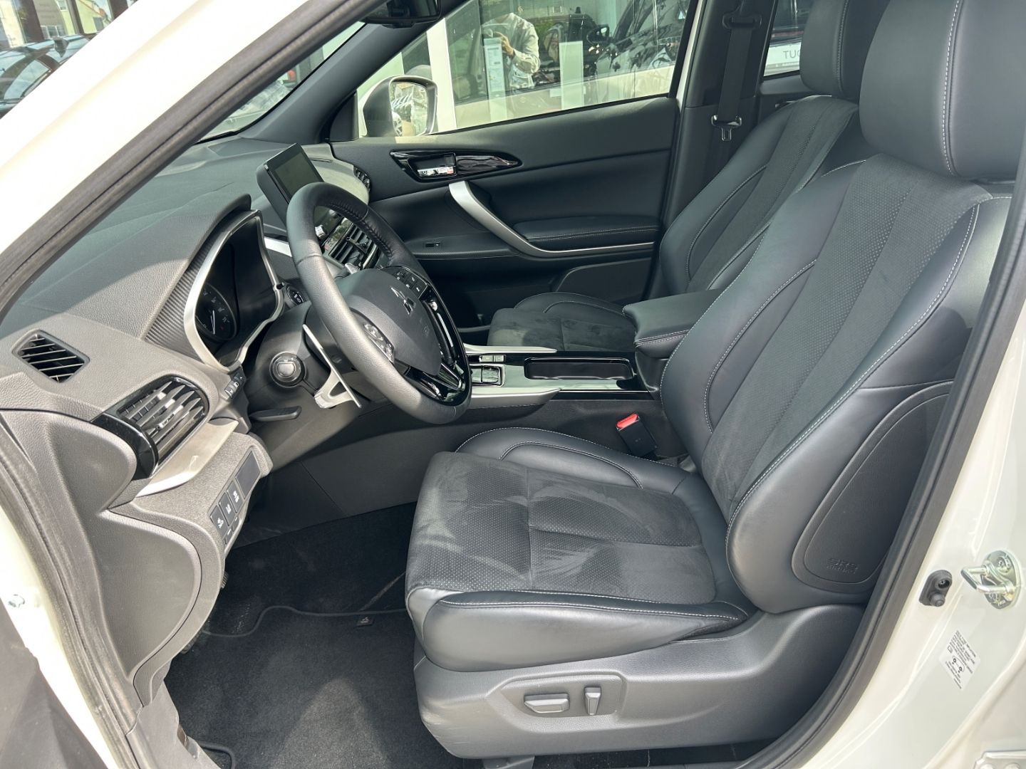 Mitsubishi Eclipse Cross PHEV Plus Select  4WD 2.4 Navi, So