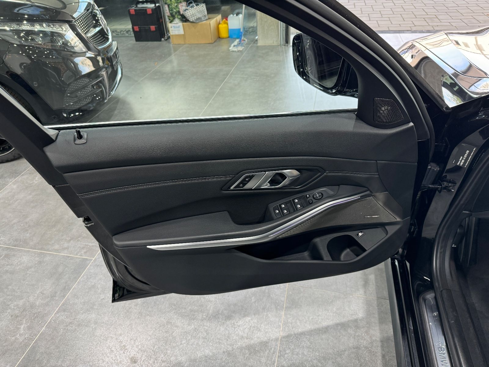 BMW 330 e Luxury Line Individual - Samsaru's Car Outlet