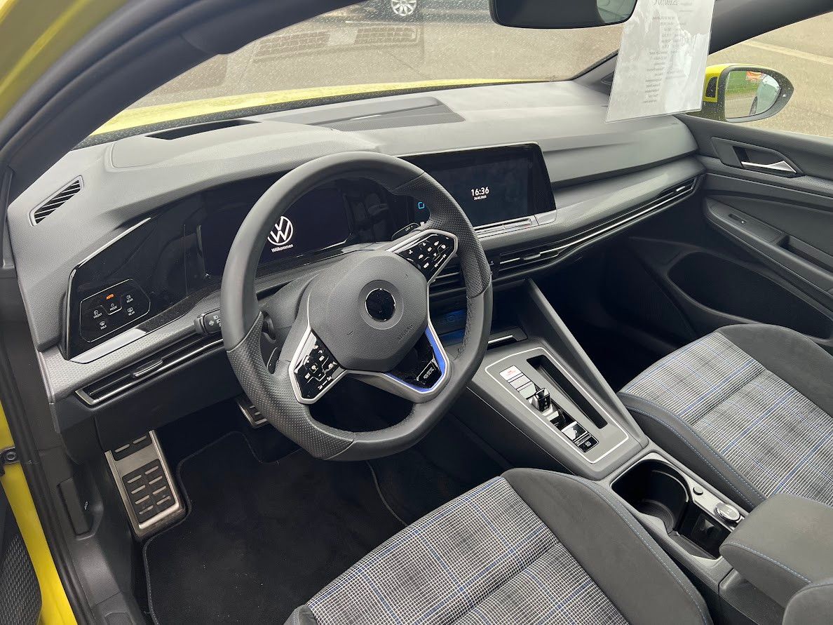 Volkswagen Golf VIII GTE eHybrid - Samsaru's Car Outlet